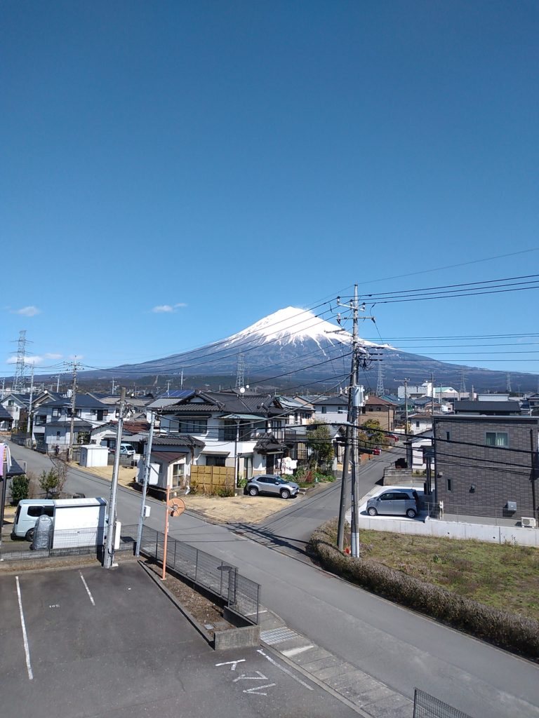 晴れて良し曇りても良し富士の山、元の姿は変らざりけり